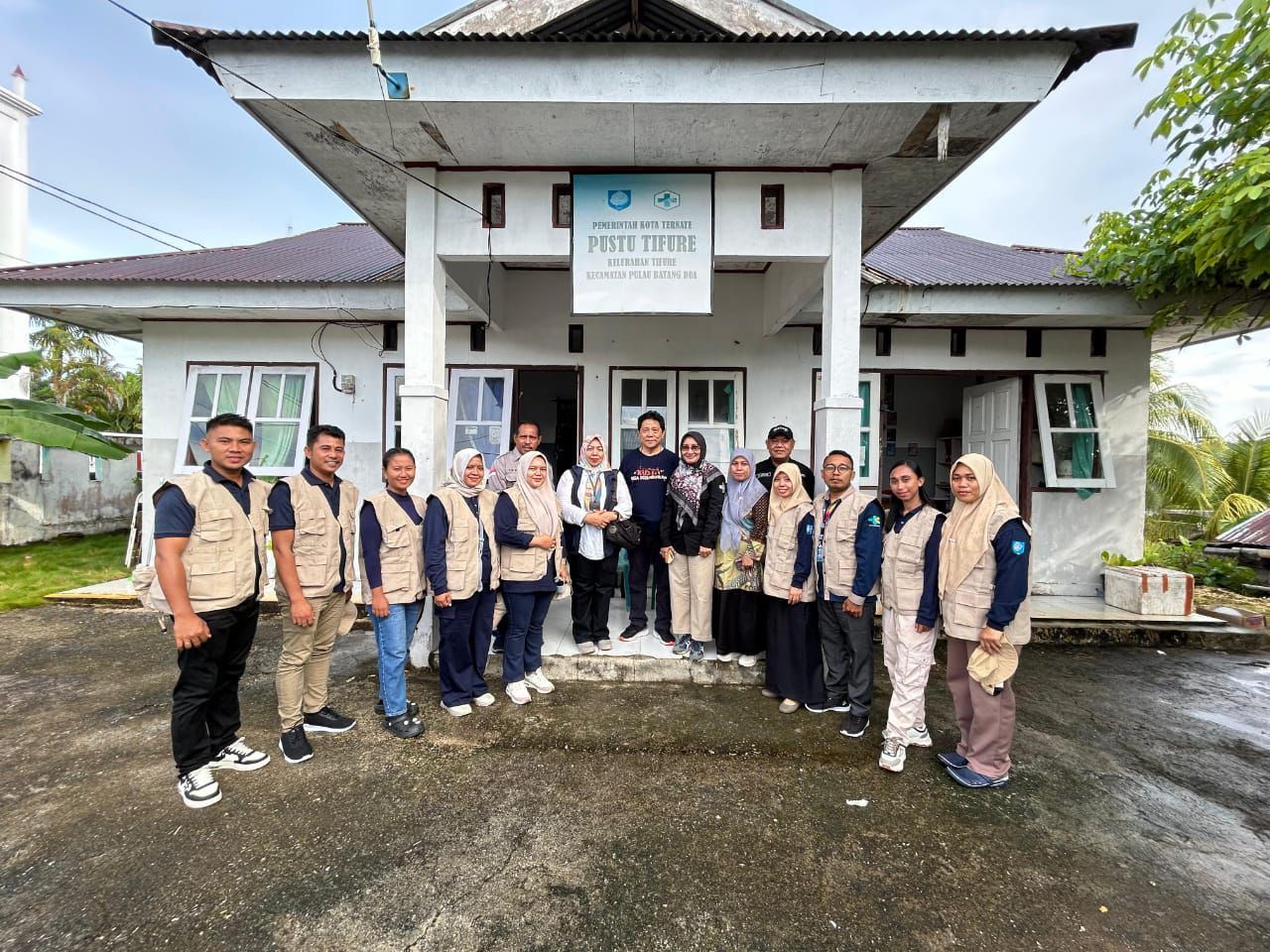 Kegiatan Edukasi Kusta pemeriksaan kusta, pemberian obat pencegahan dari rumah ke rumah  yang ada di kelurahan tifure dan pante sagu